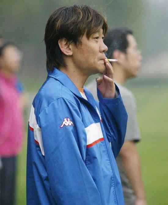 足球高峰 高峰这样一步步毁掉自己 足坛浪子到被毒品俘虏