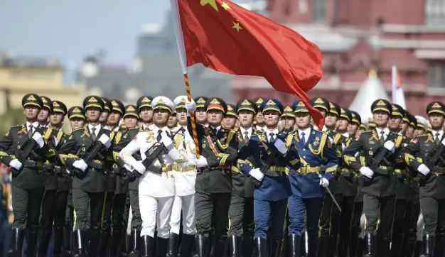 外国人怎么看中国阅兵 【镜鉴】刷爆朋友圈的大阅兵，老外怎么看？