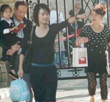 马伊琍父亲是谁 马伊琍父亲微博 曝伊琍爸爸身份是公关人员