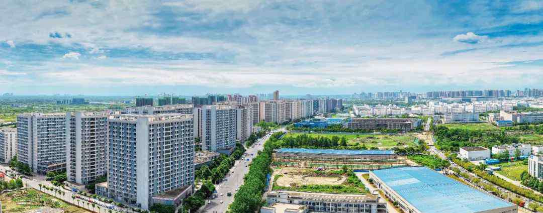 新闻和报纸摘要 今天，中国之声《新闻和报纸摘要》头条关注！