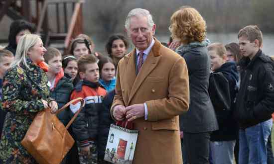 威廉王子钱包 英王室成员礼物收到手软：辣椒酱,驼鸟蛋,U盘……
