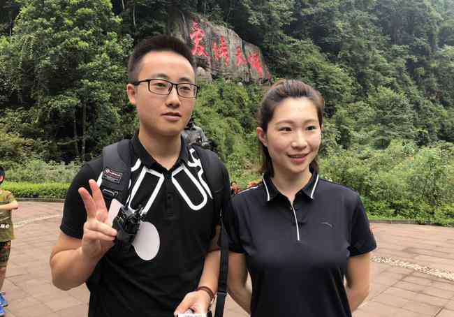 爱的天梯 张丹殷悦助阵东方爱情节活动 共登爱情天梯秀甜蜜