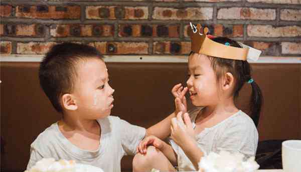 零花钱 给小孩多少零花钱最合适 不要让孩子有“不劳而获”的想法