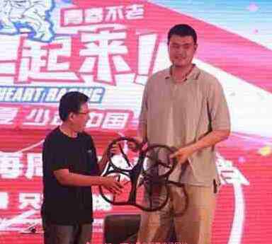 姚明简历 姚明近期情况介绍 姚明女儿有多高