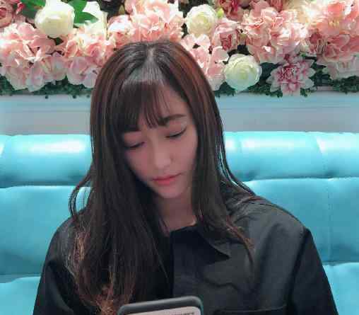 北京欢迎你陈天佳 领唱北京欢迎你的小女孩长大了，如今20岁的她，越长越漂亮