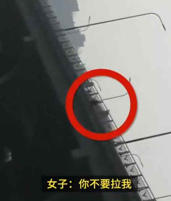 起哄怂恿女子跳桥围观者被拘9日 曾“解说”这句话让网友气愤！