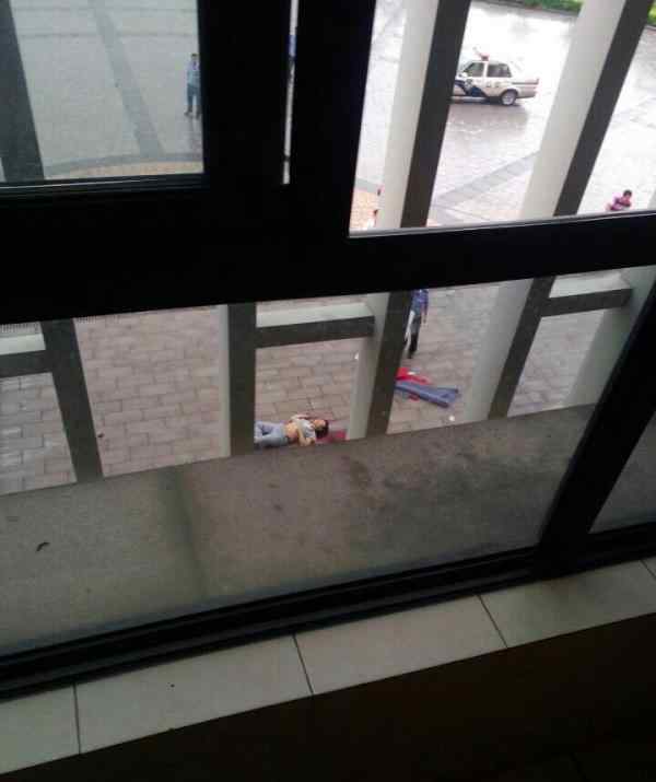 中南大学杨忠炯 中南大学一研究生疑因论文答辩未过跳楼自杀