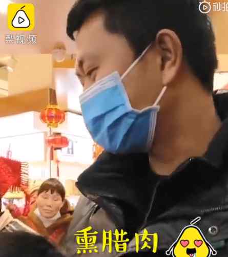 贵州一男子超市花百元购物抽中一只猪 称回家熏腊肉！网友：有年味了