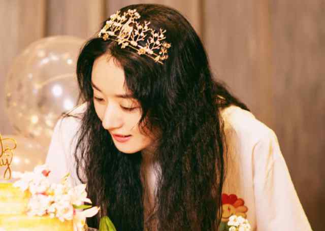 唐嫣金鹰女神 金鹰女神历届获奖者：唐嫣32岁得奖，而她已刷新最大年龄记录！