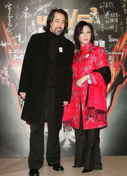 元华和元秋是什么关系 元秋，元华同框出席活动，现场被人喊包租婆