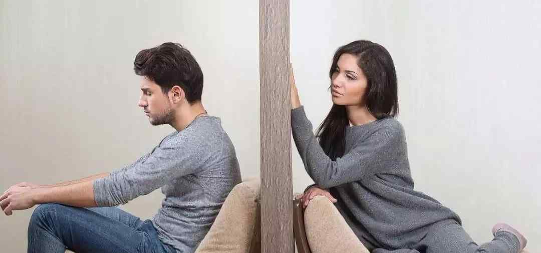夫妻分床睡正常吗 夫妻分房睡，正常吗？