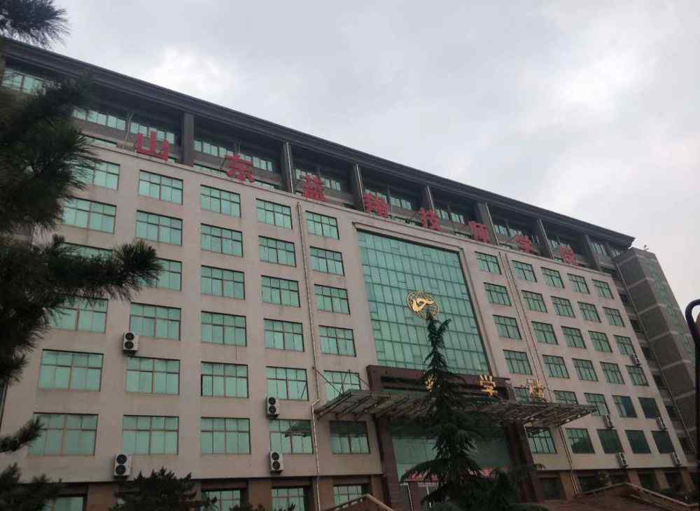 吴胜利的父亲 蓝翔多名学生退学背后：学生退学原因多样 家长认为学校收费偏高