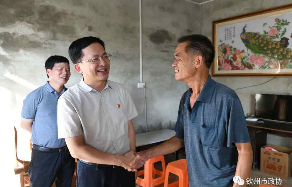 吕洪安 吕洪安到帮扶联系村慰问生活困难党员、老党员和脱贫户