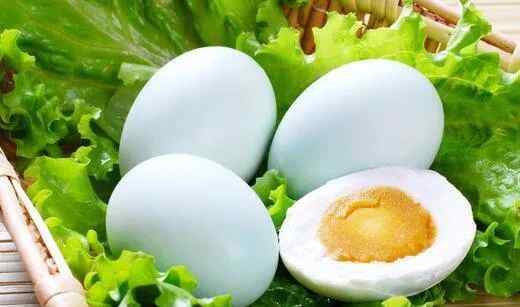 鸭蛋的功效与作用 鸭蛋的营养价值及功效，鸭蛋的禁忌人群有哪些