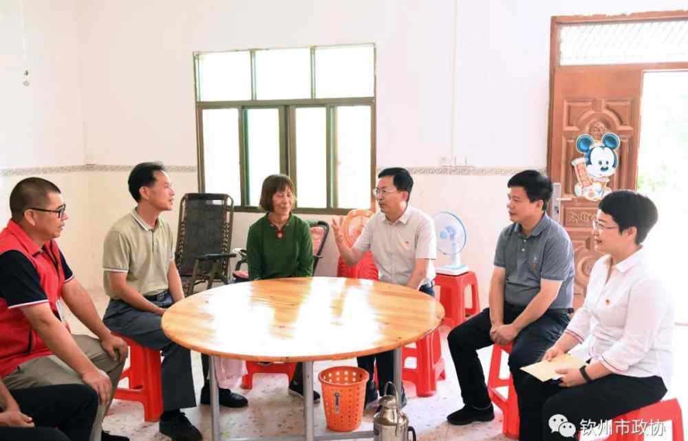 吕洪安 吕洪安到帮扶联系村慰问生活困难党员、老党员和脱贫户