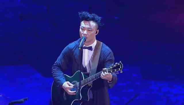陈奕迅跨年 陈奕迅已经山穷水尽？演唱会取消又患病，看到这些原因全明白了