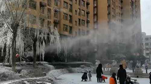 小区自购造雪机提升业主幸福度 网友：别人家的小区！ 到底什么情况呢？