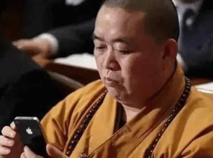 琥珀佛珠 释永信才是文玩界最大“玩主”，全身几乎都挂满了极品佛珠文章配图