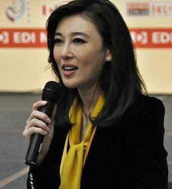 央视主持人李红老公 央视主持人李红的老公，隐藏了整整10年，没想到原来是我们熟悉的他