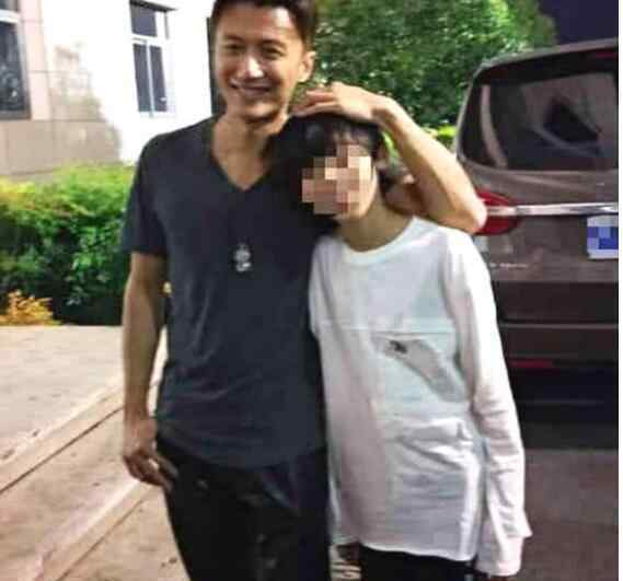 谢霆锋小儿子 谢霆锋曝光儿子近照，网友爆儿子不自然！