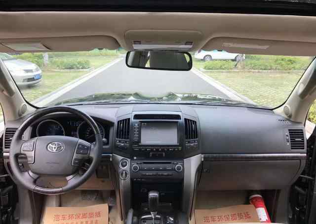 酷路泽4700 20款兰德酷路泽4700黑武士限量版售价24.8万，性能号称越野之王