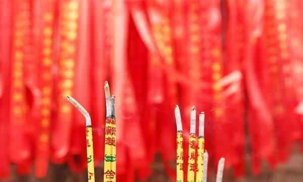 committing 贪官们犯的那些事儿，用英文如何表达？