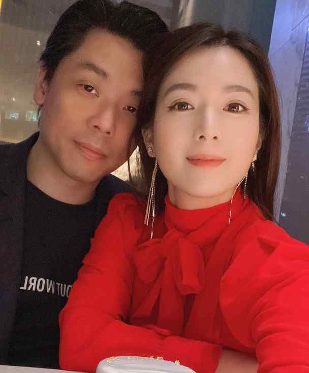 荀芸慧 苟芸慧发文庆结婚纪念日，容貌撞脸方媛，怪不得曾和郭富城传绯闻