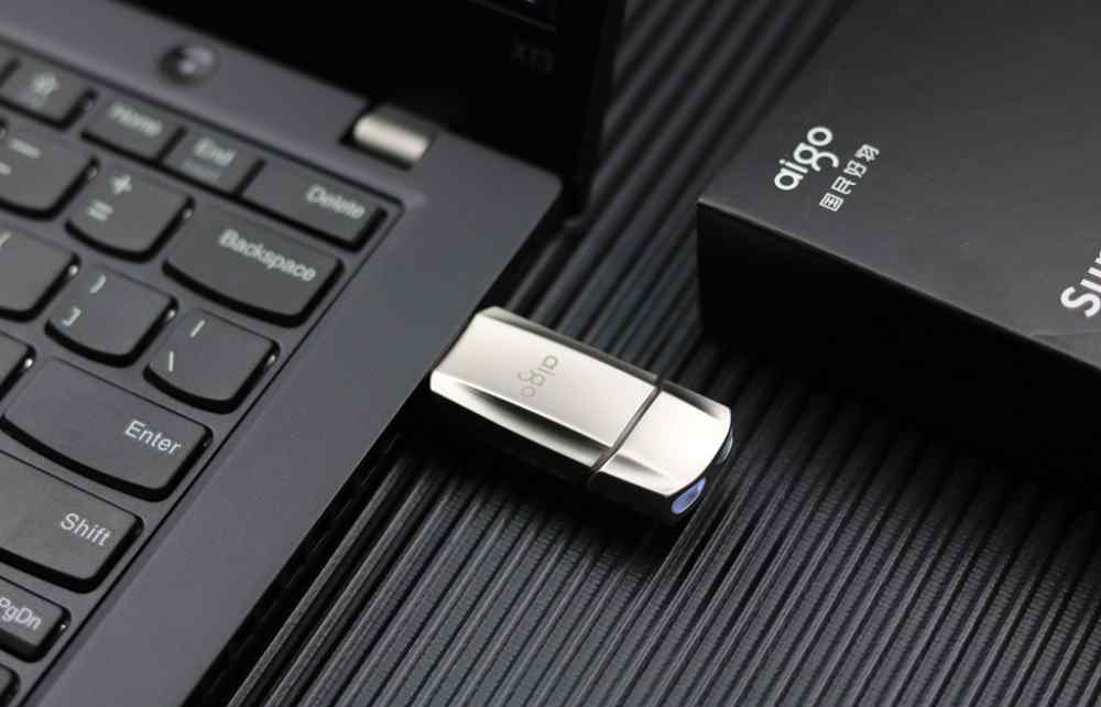 固态u盘 固态U盘值得买吗？aigo U395评测，跑车造型速度飞快