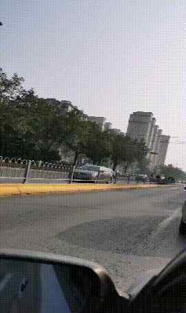 滕州车祸 滕州：突发连环车祸，九辆车！路都堵上了，就在青啤厂……