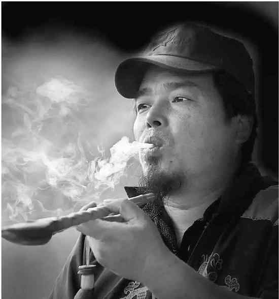 天天爱捕鱼 杭州老汉每天光撒网不打鱼 成为专职的“撒网模特”