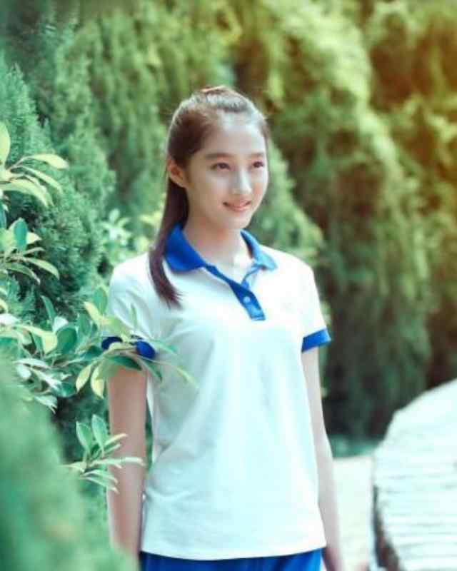 校服女神 穿上校服女神颜值，关晓彤垫底刘亦菲第三，第一名是她毫无争议
