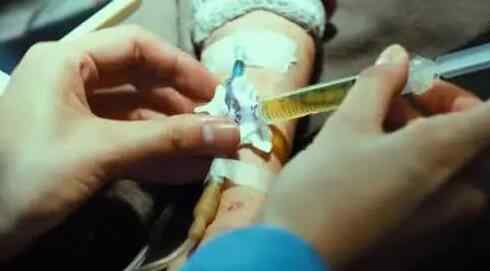 流感女主 流感电影小女孩为什么有抗体 当初的善良救了她一命
