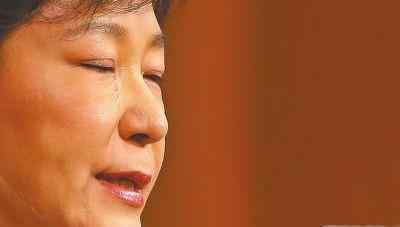 朴槿惠庭审时晕倒 如果朴槿惠死在狱中，现政府该怎样交待？说出来你别不信！