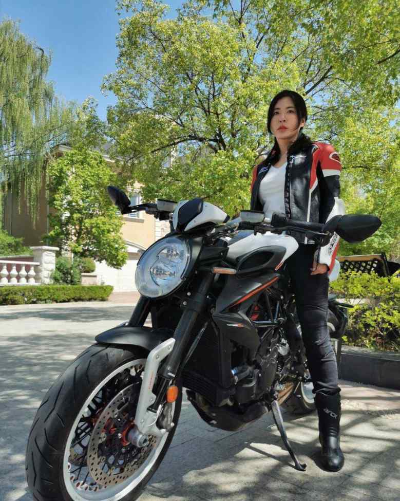 上海摩托车牌照 一张沪A牌照40万元，“禁限摩”紧箍咒下的摩托车市场调查