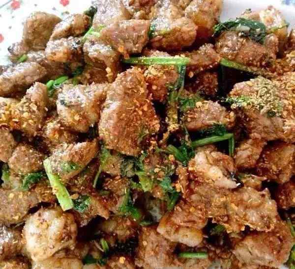 正宗孜然羊肉 大厨教你，“孜然羊肉”的正宗做法，简单又好吃
