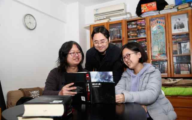 冰与火之歌原著作者的英文名字 英语六级没过 他却翻译出了《冰与火之歌》