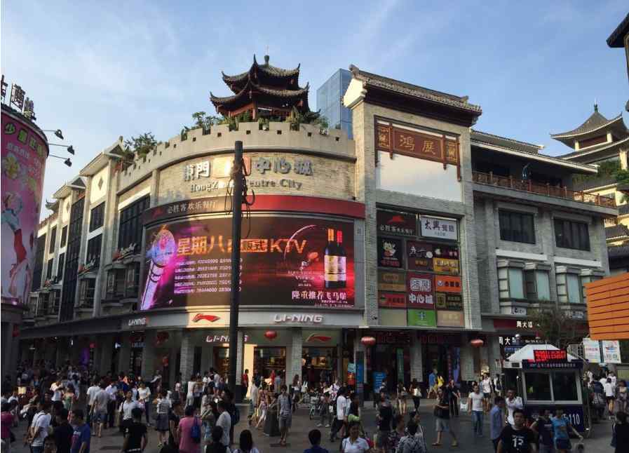 深圳房价2020年暴涨 深圳房价爆涨到了7.7万，以前街头熙熙攘攘的景象却消失了