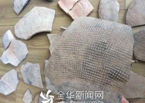 发现者陶瓷 金华市民发现许多碎陶瓷片 初步断定为春秋时期