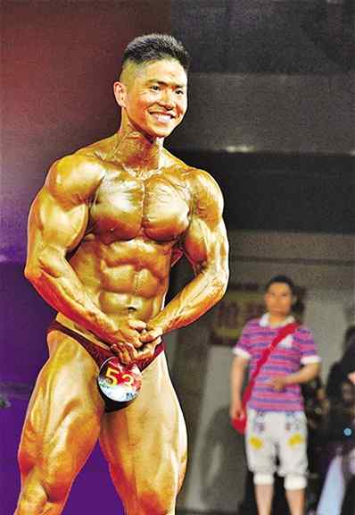 郑少忠 瑞安小伙打小挨揍渴望钢筋铁骨 拿下全国健美冠军