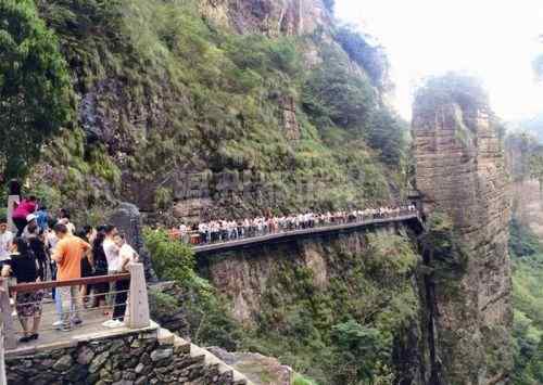 雁荡山风景区 雁荡山景区满是人潮 几十分钟的路程走4小时