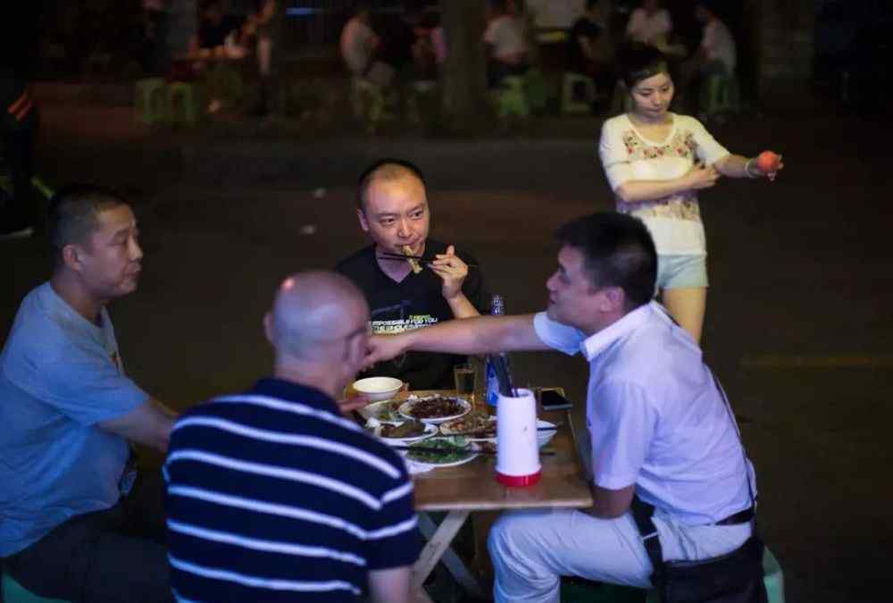 陈晓卿 陈晓卿｜苍蝇馆子，一座城市的里子