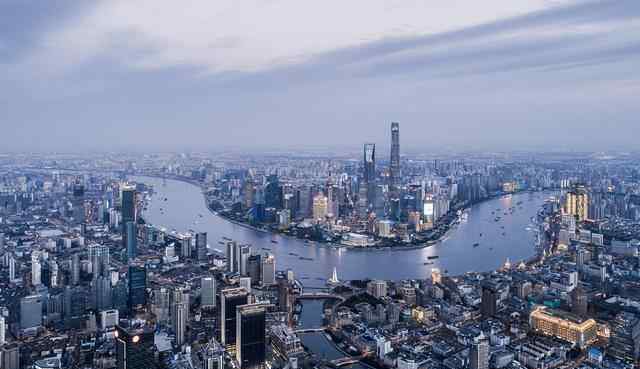 长江入海口在哪个城市 为什么说地处长江入海口的上海，是我国交通地理位置最优的城市？