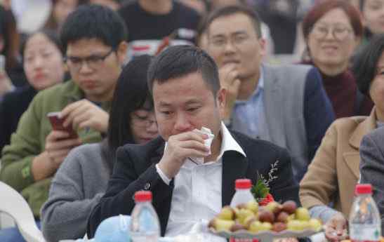 浙医院长儿媳妇 为一场特殊婚礼落泪的衢州柯医院长  强硬背后的柔软文章配图