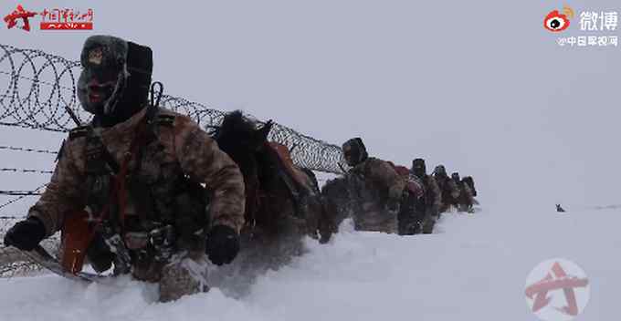 致敬！零下20℃ 边防军人严寒巡逻积雪没过大腿 感动万千网友