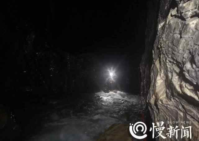 惊天洞地 重庆地下峡谷的5天4夜 每进一步都惊心动魄