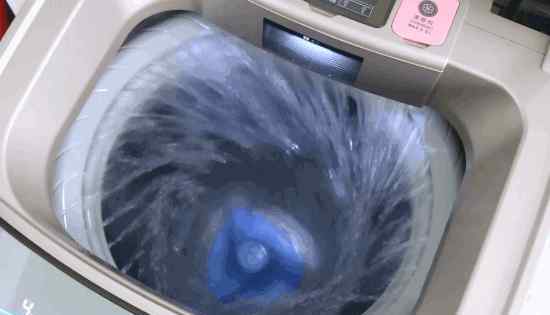 洗衣机泡腾片 洗衣机里放进“泡腾片”，隐形垃圾全部被掏空！太干净了