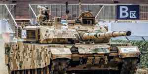 中国武器 “中械师”亮相非洲 坦克装甲车全部中国造！