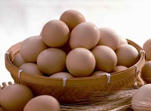 煮熟的鸡蛋隔夜能吃吗 鸡蛋隔夜不新鲜，那隔夜蛋还可以吃么，很多人走进这个误区