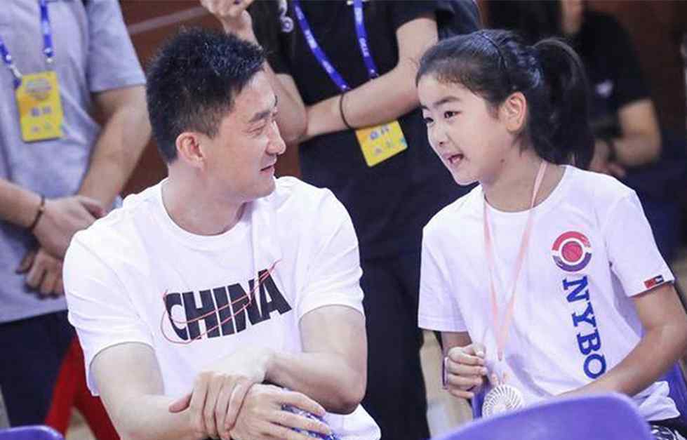 姚明女儿多高 “巨人”姚明女儿才10岁，身高却让众人羡慕：一辈子也赶不上她