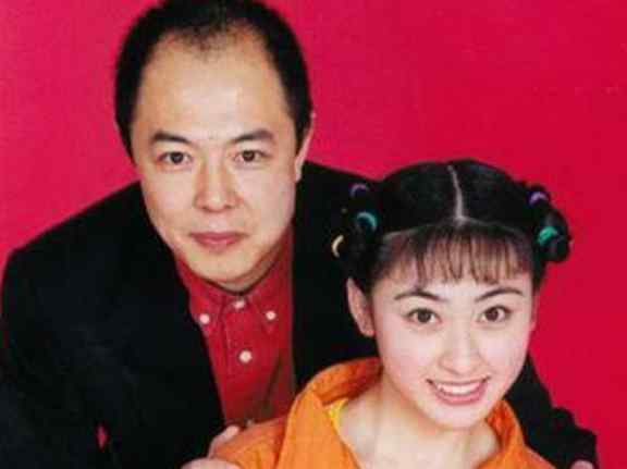 雅琦张铁林 11岁出道，曾与大25岁张铁林同居，后嫁大23岁李子雄，今婚姻幸福文章配图